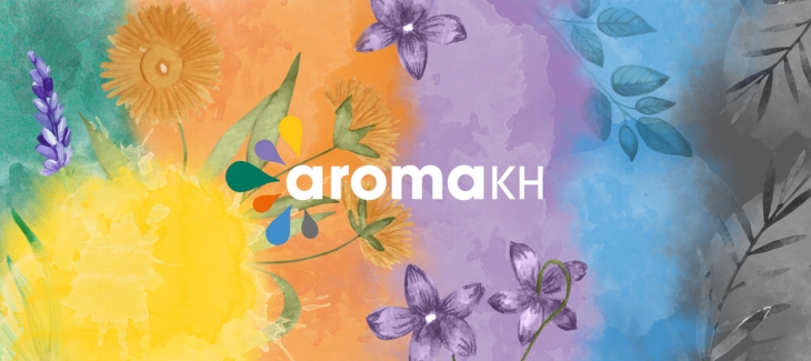 AromaKH v nových květovaných šatech
